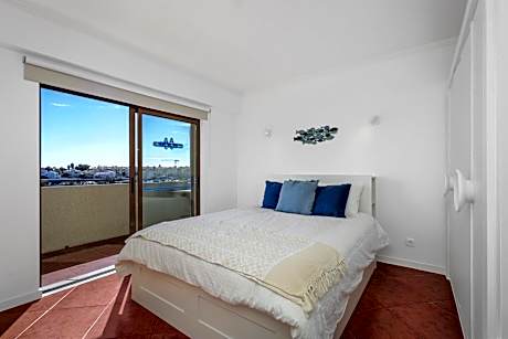 Deluxe One-Bedroom Apartment