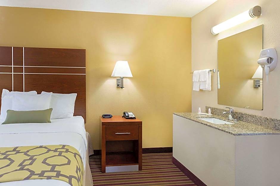 Baymont by Wyndham Bowling Green