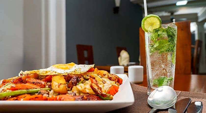 Hotel Travellers Nest