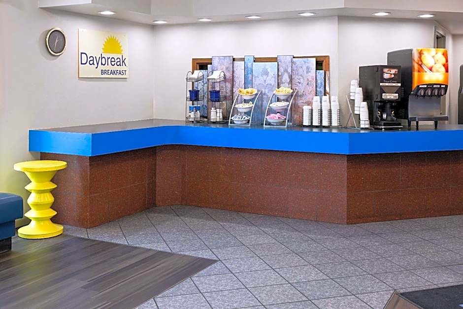 Days Inn & Suites by Wyndham Albany