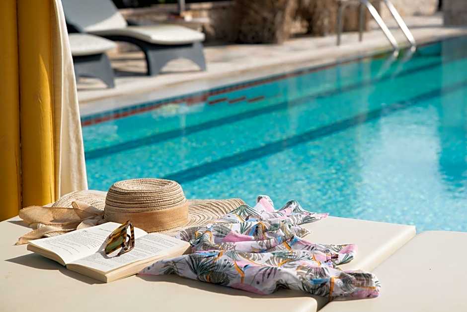 Elefteria Apts & Suites