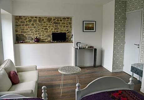 Quadruple Room with Private Bathroom