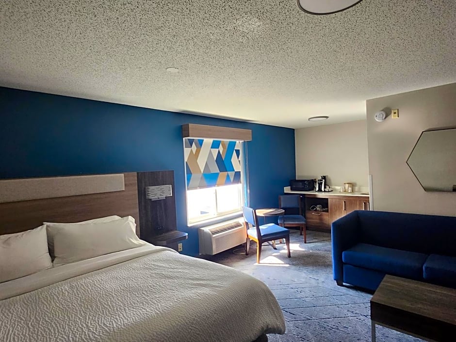 Holiday Inn Express Hotel And Suites Alliance