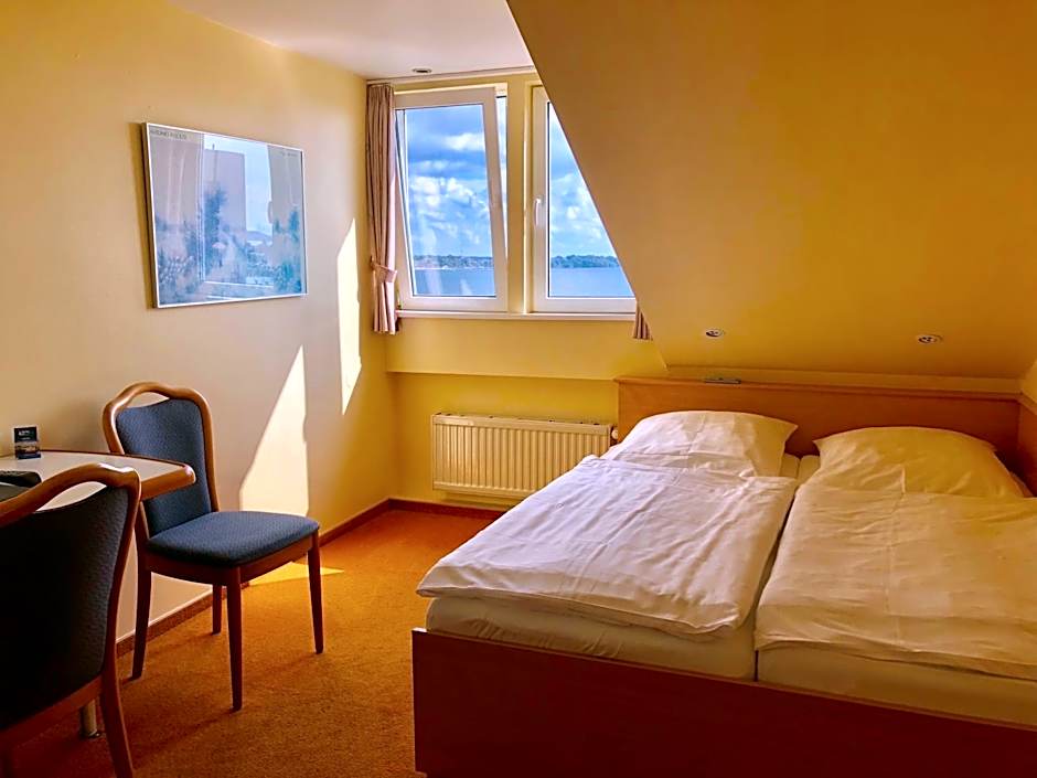 Hotel Kieler Förde & Free Parking