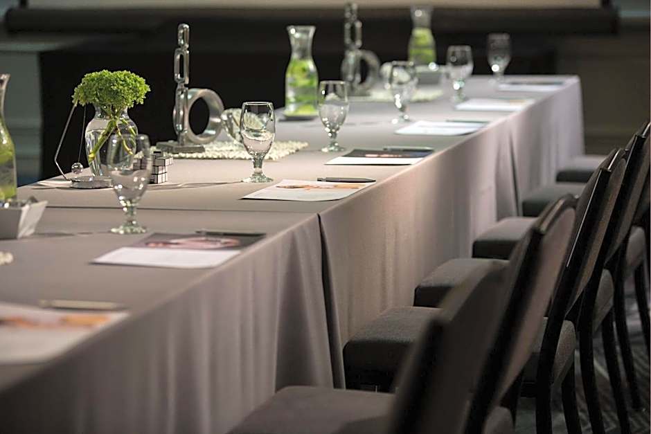 Renaissance by Marriott Meadowlands Hotel