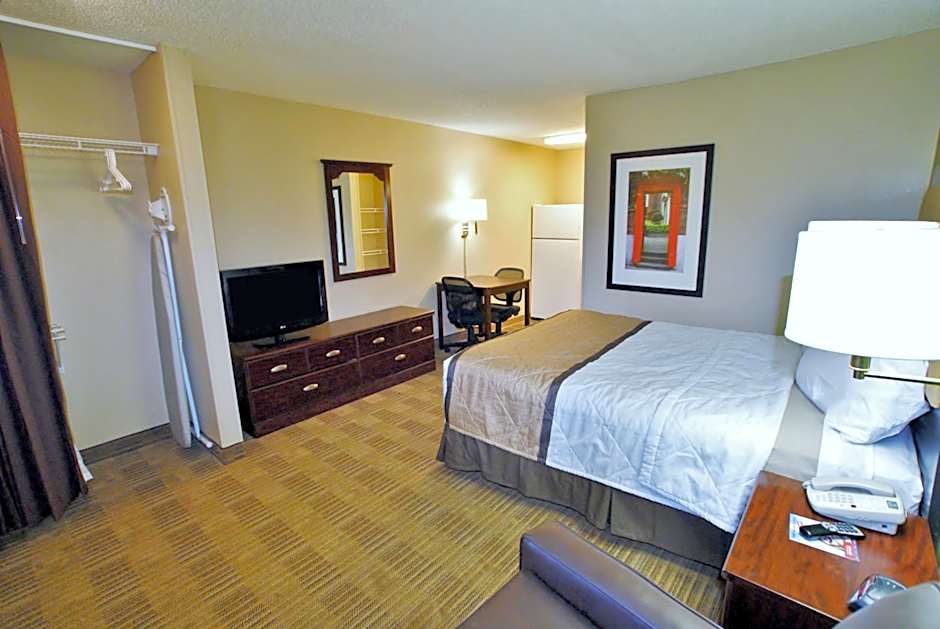 Extended Stay America Select Suites - St. Louis - Westport - East Lackland Rd.