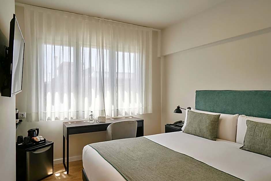 Tres Torres Atiram Hotels