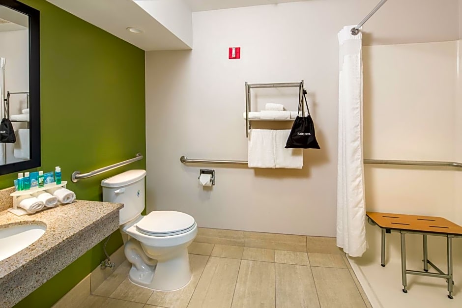 Holiday Inn Express Cedar Rapids - Collins Road By IHG