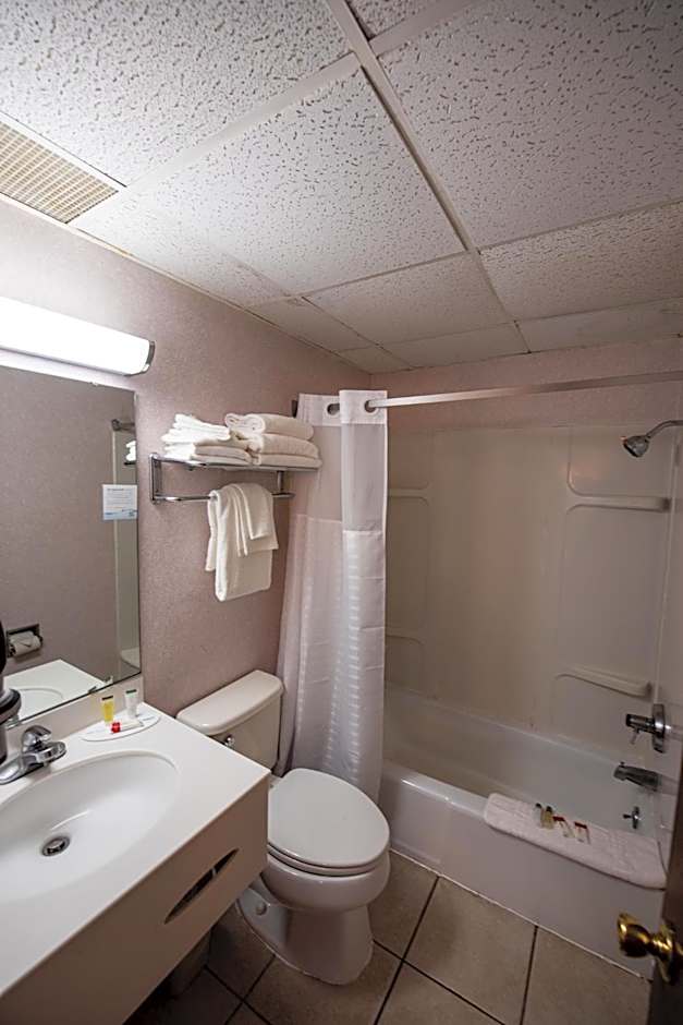 Super 8 by Wyndham Bridgeview of Mackinaw City