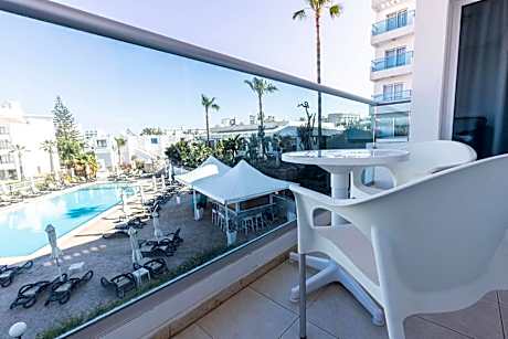 Standard Triple Studio