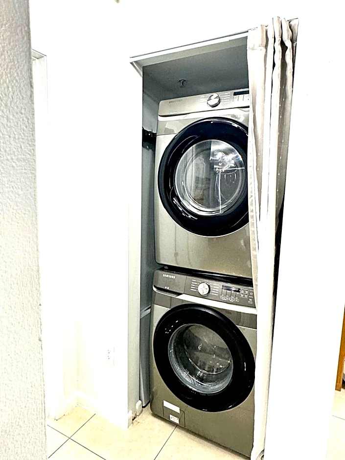 Elite 1BD 1BTH at Midblock FREE PARKING