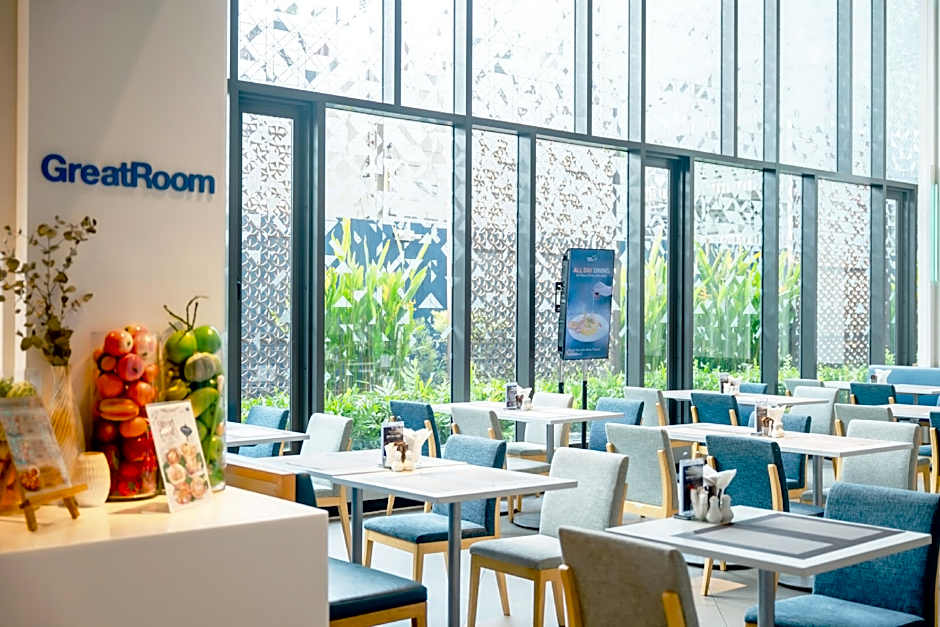 Holiday Inn Express Bangkok Soi Soonvijai By IHG