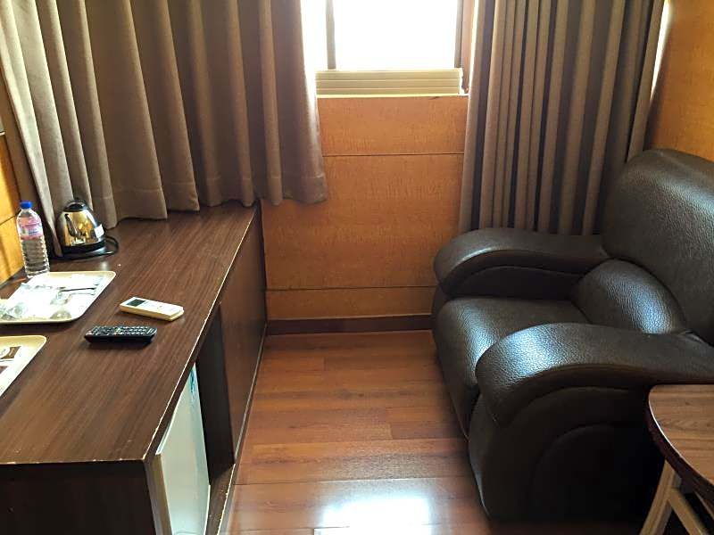 Zaw Jung Business Hotel