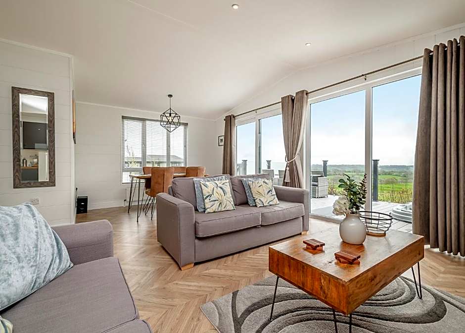 Midsomer Lodges