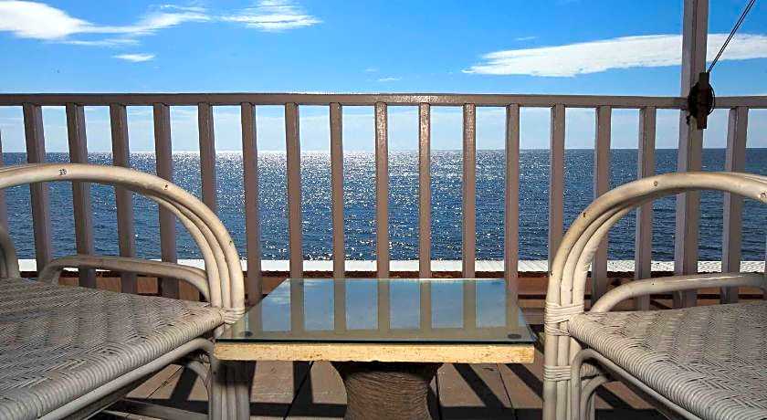 Villa Agung Beach Inn