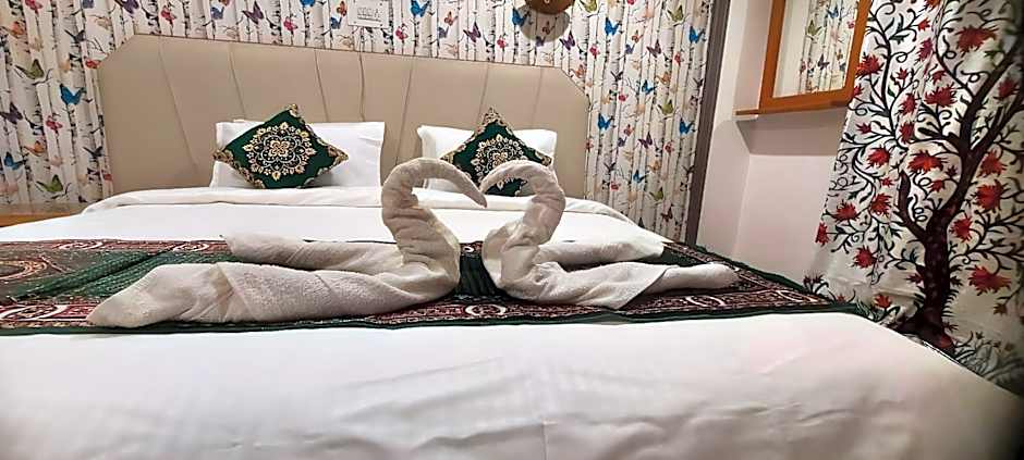 Hotel Wadera's Living – Srinagar, PA