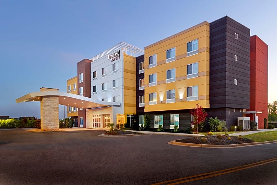 Fairfield Inn and Suites by Marriott Locust Grove I-75 South
