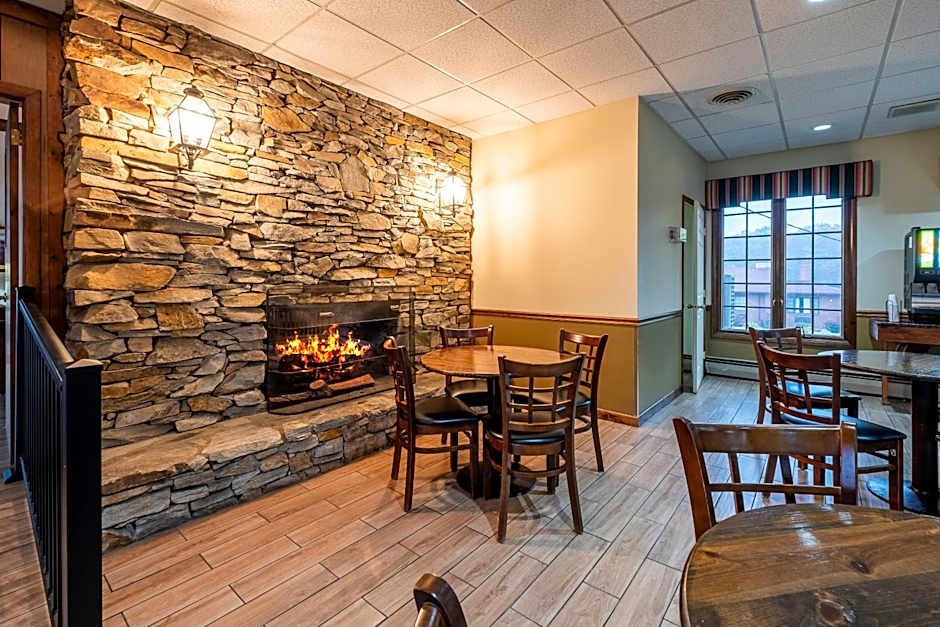 Red Roof Inn & Suites Hazleton