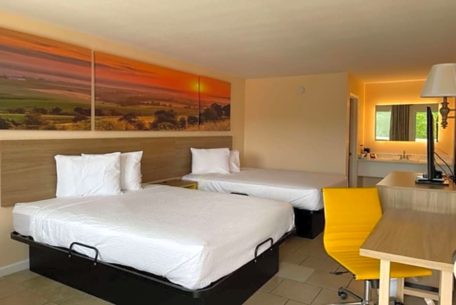 Days Inn by Wyndham Branson Near Theatre District