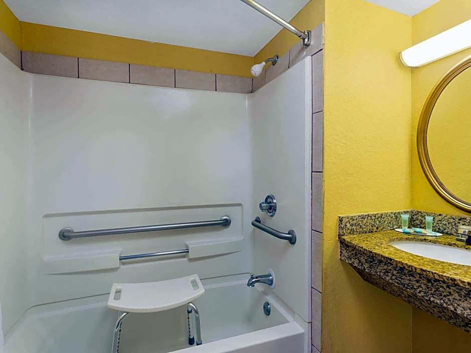 Howard Johnson By Wyndham Orlando/Inter Drive – Orlando, FL