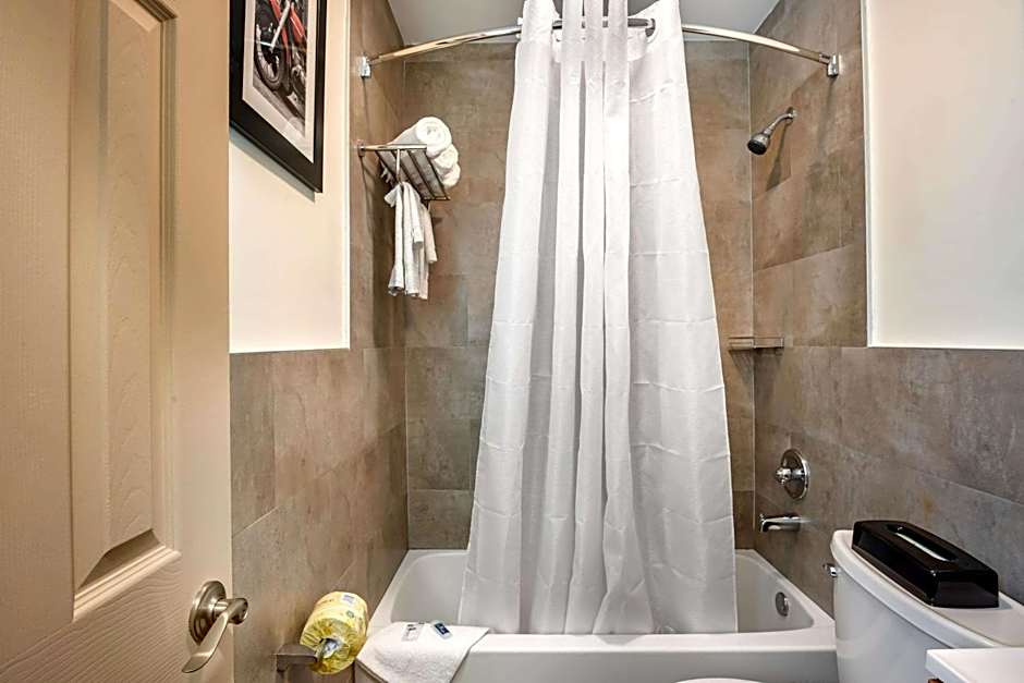 Downtown Hollywood Gardens Inn & Suites