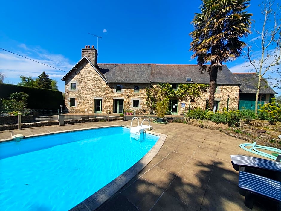 CHAMBRES D'HOTES AVEC PISCINE AUX AGAPANTHES DE CROMEL - Mont Saint Michel