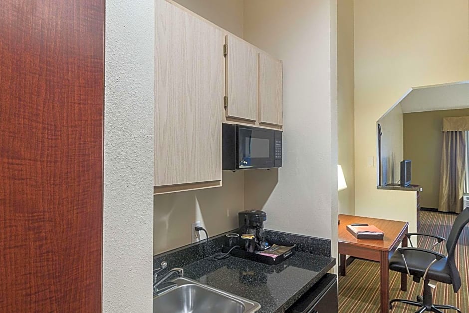 Quality Inn & Suites West Chase