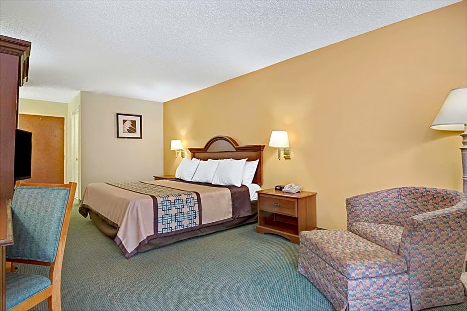 Days Inn by Wyndham Burlington East