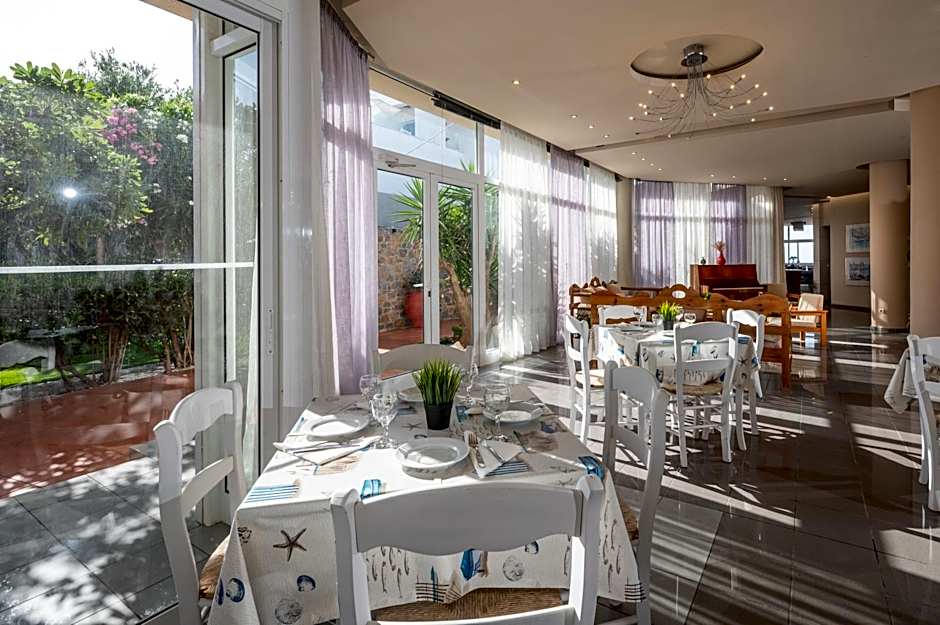 Creteco Hotel & Suites