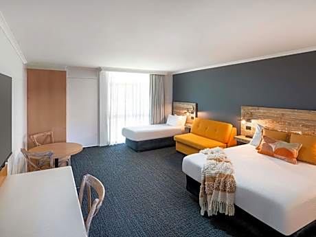 Queen Room with One Single Bed