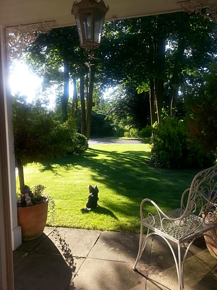 Folly Studio Bed and Breakfast