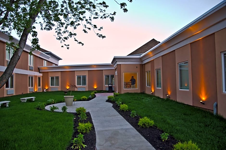 Aashram Hotel by Niagara River