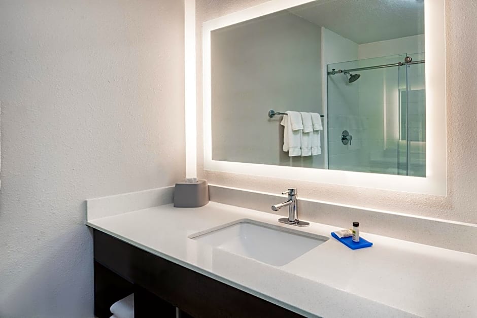 Holiday Inn Express & Suites Albuquerque-N. Balloon Fsta Park By IHG