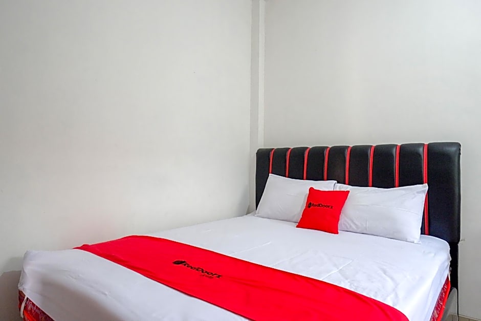 RedDoorz Syariah near Universitas Jenderal Soedirman 2