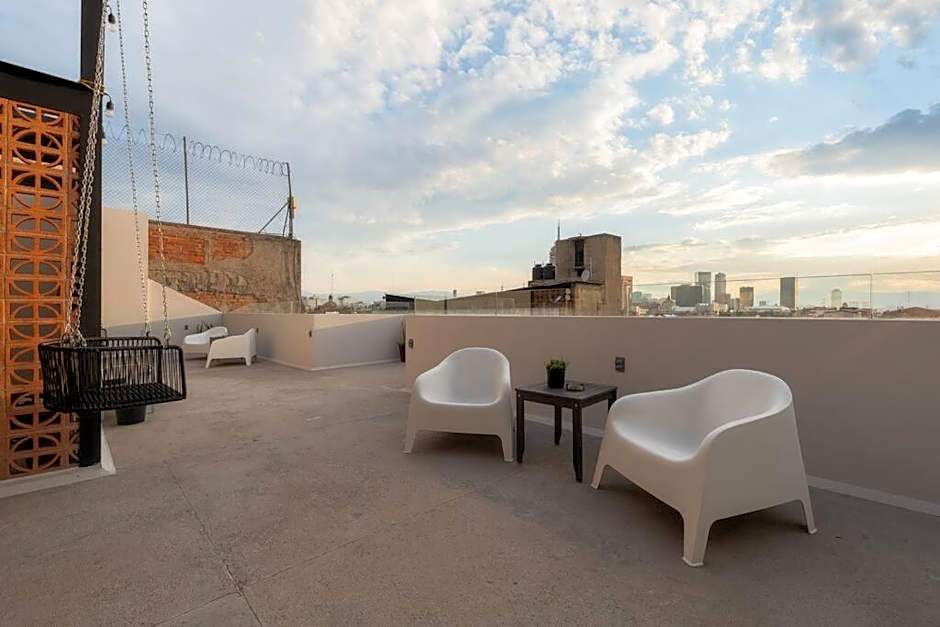 P502 Rooftop views 33drm 2bath AC