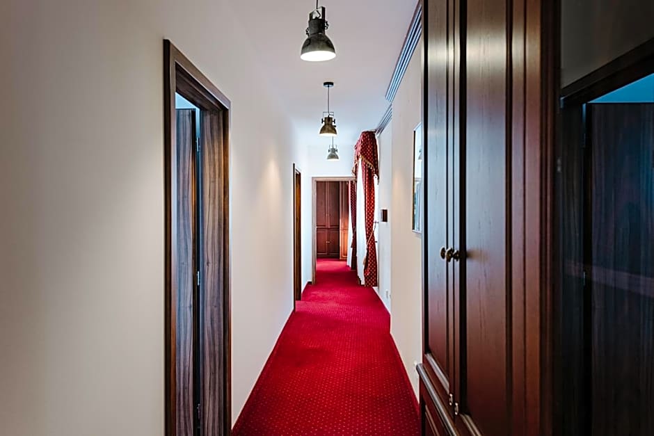 Petra Inn Apartments in historical palace Bratislava