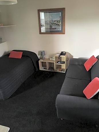 One-Bedroom Apartment with Kitchen