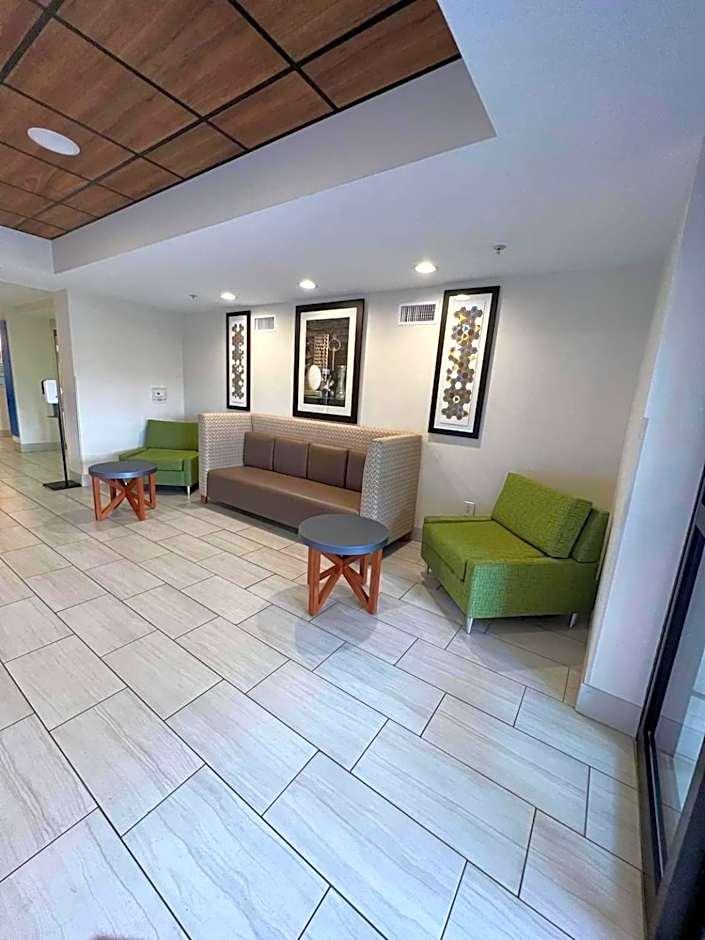Holiday Inn Express & Suites Ozona By IHG