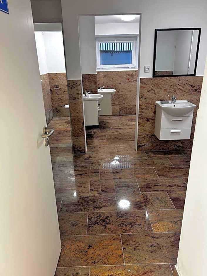 Hostel 24 Miejsca Parkingowe Noclegi Pracownicze.