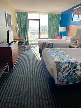Queen Room with Balcony and Partial Ocean View - Non-Smoking