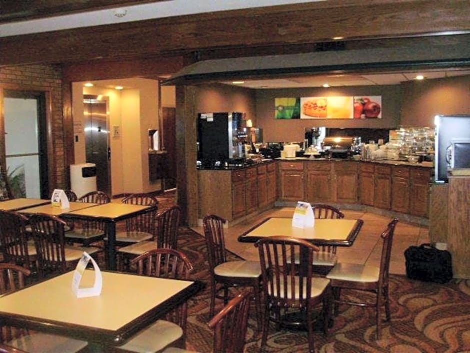 Quality Inn & Suites Searcy I-67
