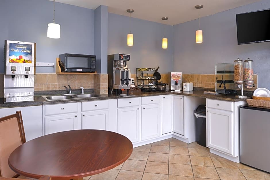Americas Best Value Inn & Suites Branson - Near The Strip