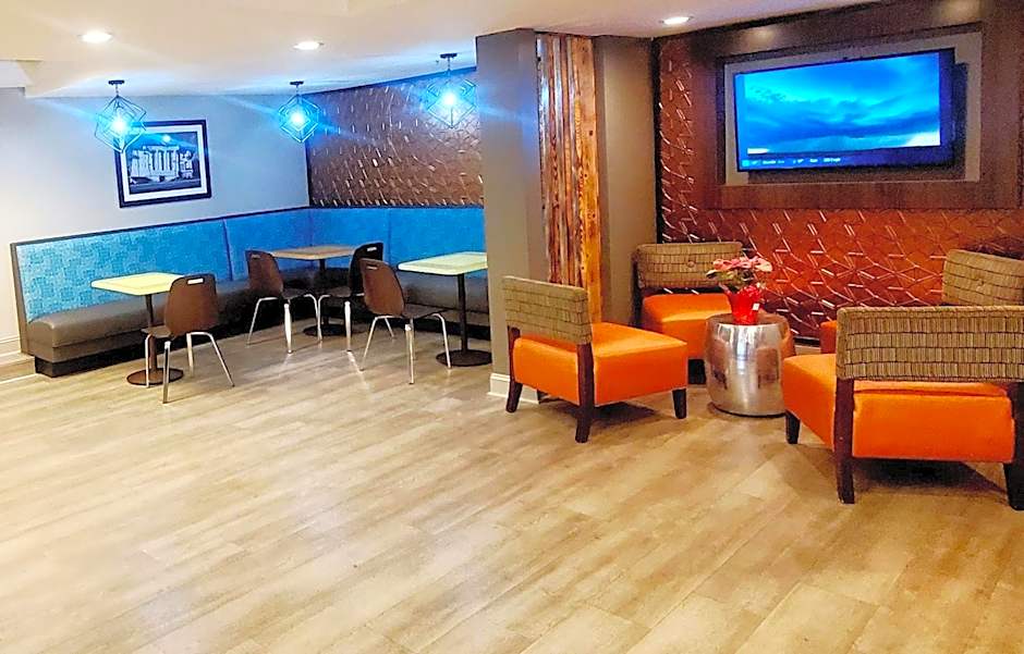 Super 8 by Wyndham Pigeon Forge Dollywood Lane