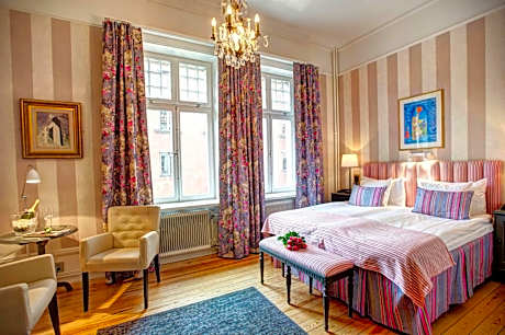Deluxe Queen Room - Non-Smoking