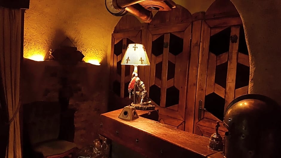 Suite Médiévale 40m2 chambre d' hôte du Mas Fabrègue