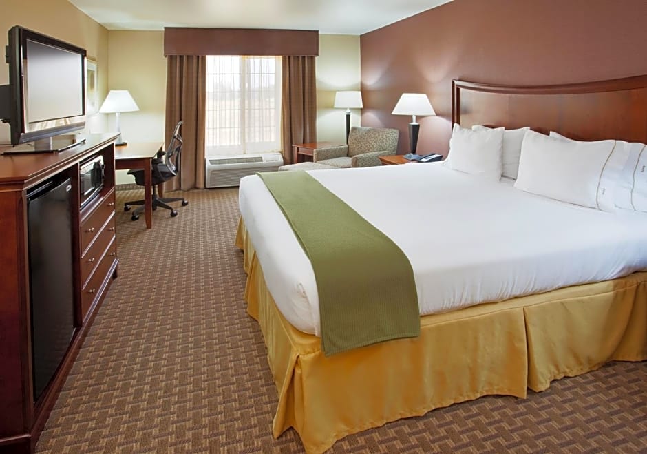 Holiday Inn Express Hotel & Suites Willows