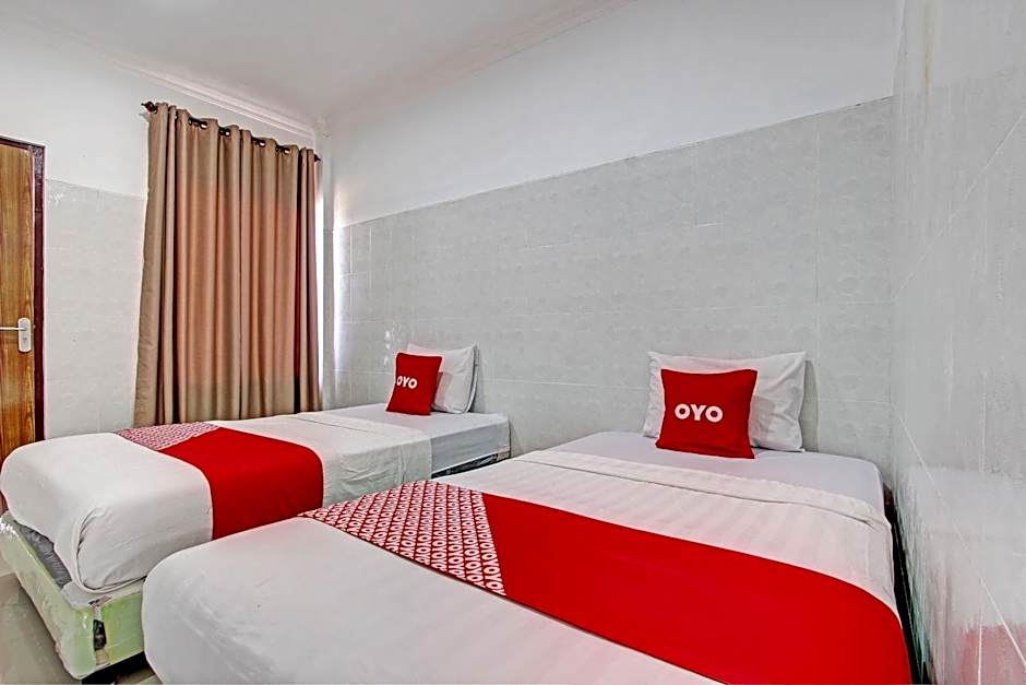 OYO 93011 Hotel Griya Lestari Pati 2