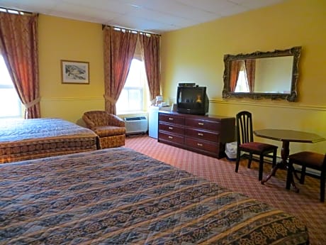 Classic Queen Room with Two Queen Beds