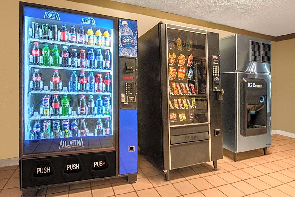 Super 8 by Wyndham Grants