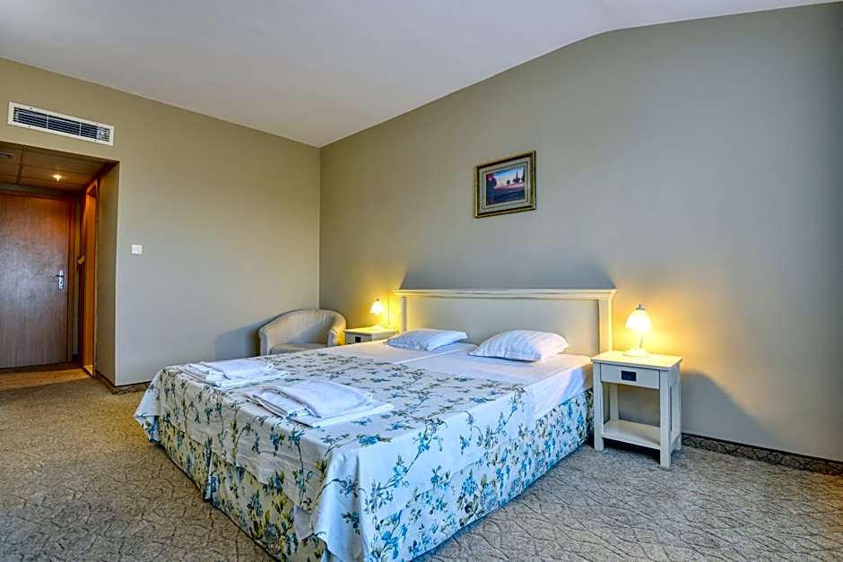 Alekta Hotel - Free Parking